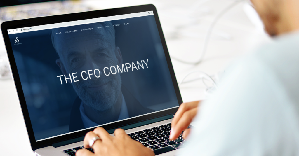 Foto eines Laptops mit der neuen Website der FS Partner